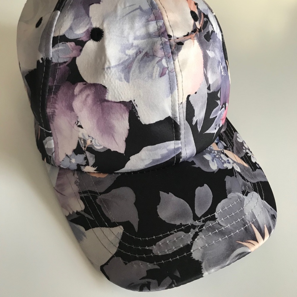 BEBE SILK BASEBALL HAT 🌸